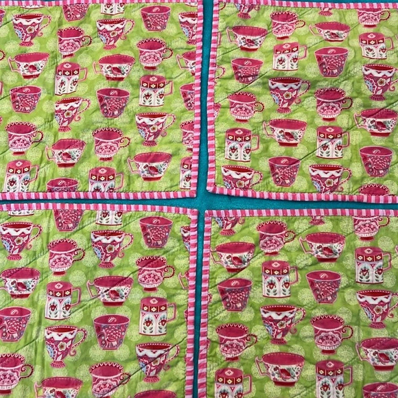 Homemade quilted placemats.  Set of 4, reversible. 2 beautiful designs - Picture 7 of 11